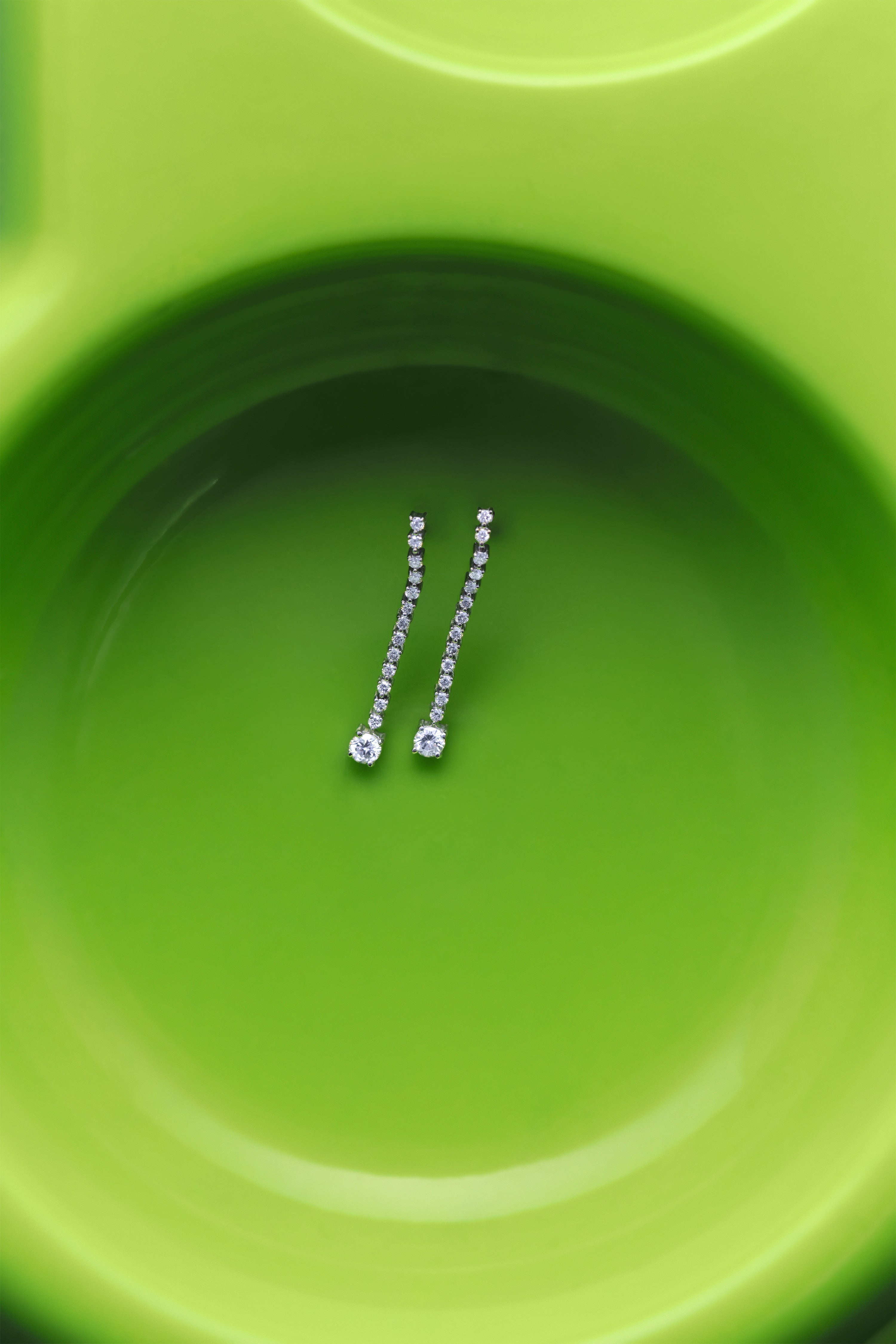 Pendientes largos de boda de oro blanco 18K