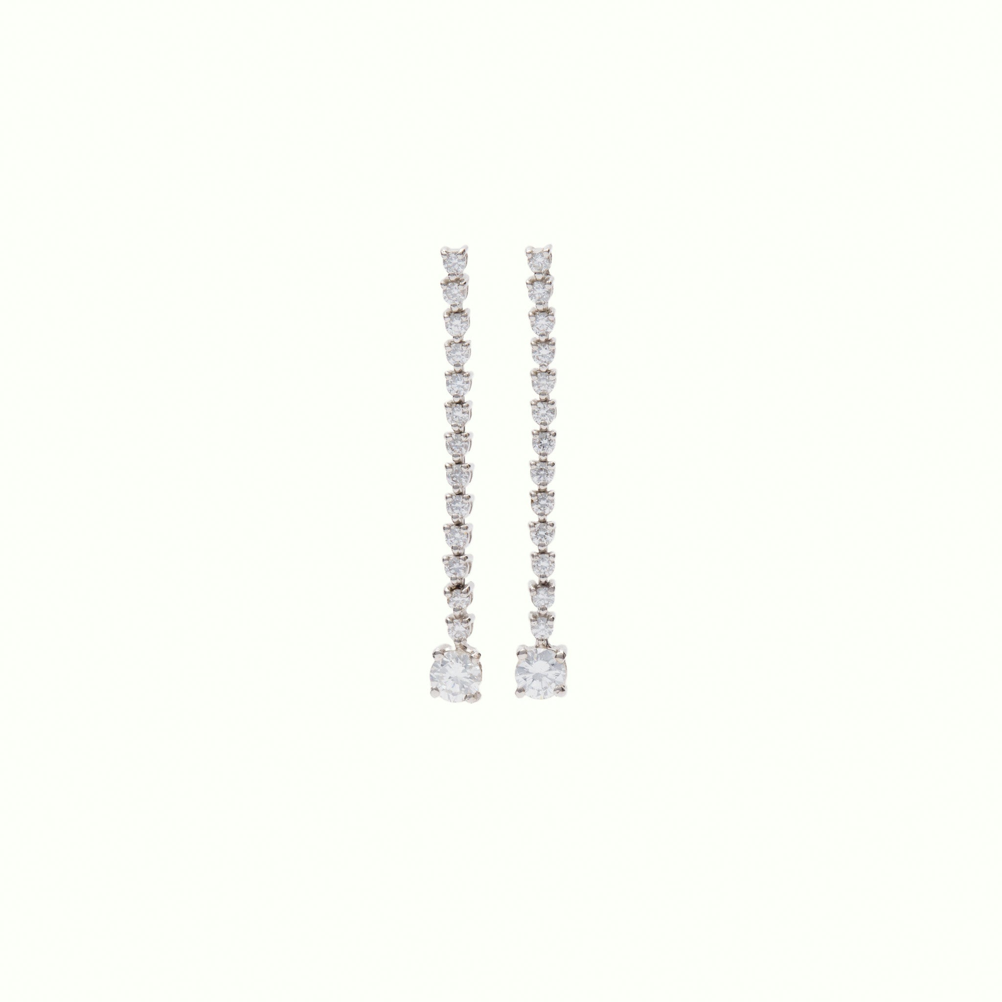 Pendientes largos de boda de oro blanco 18K