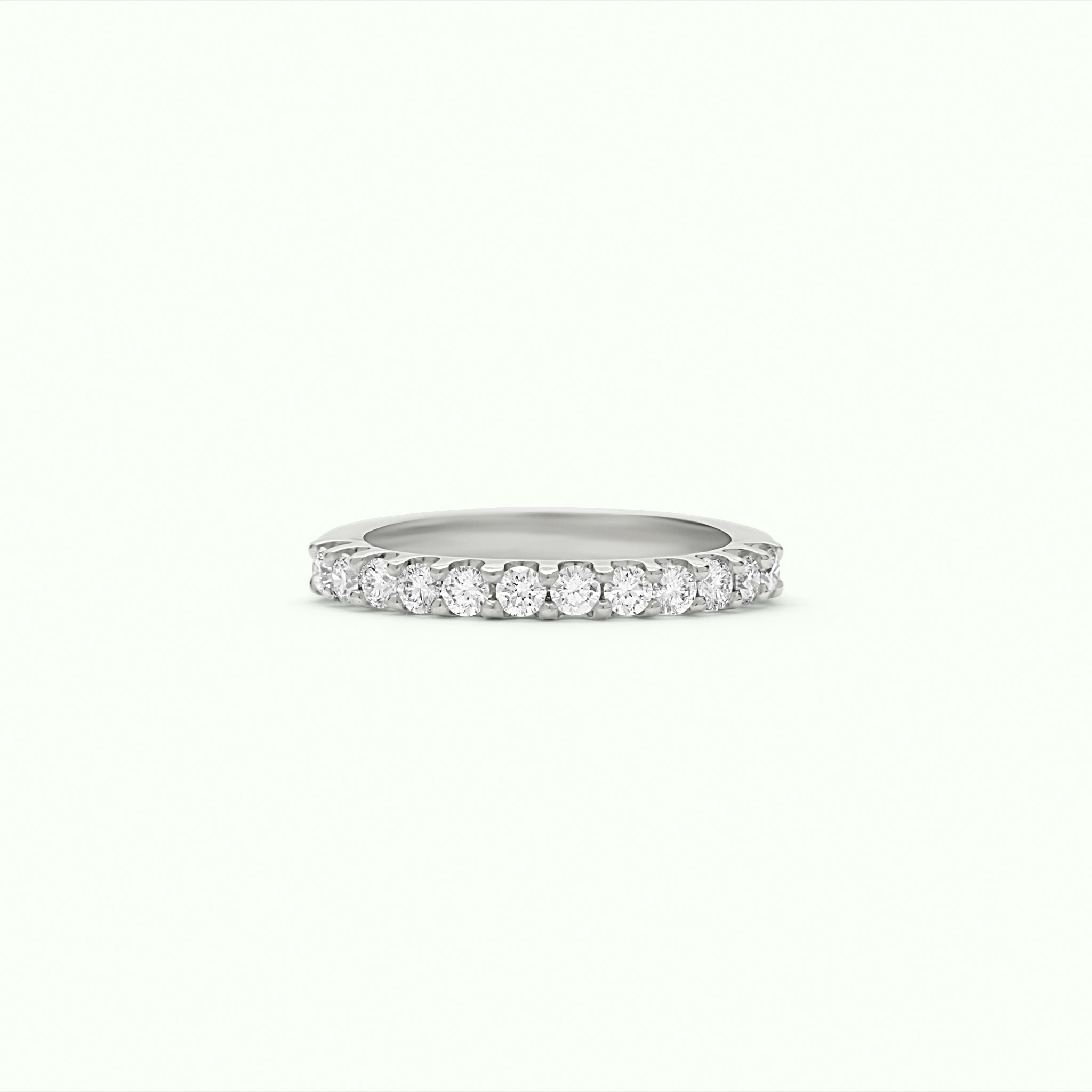 Mitja aliança d'or blanc 18kt amb diamants talla brillant amb un total de 0,55ct - AURA