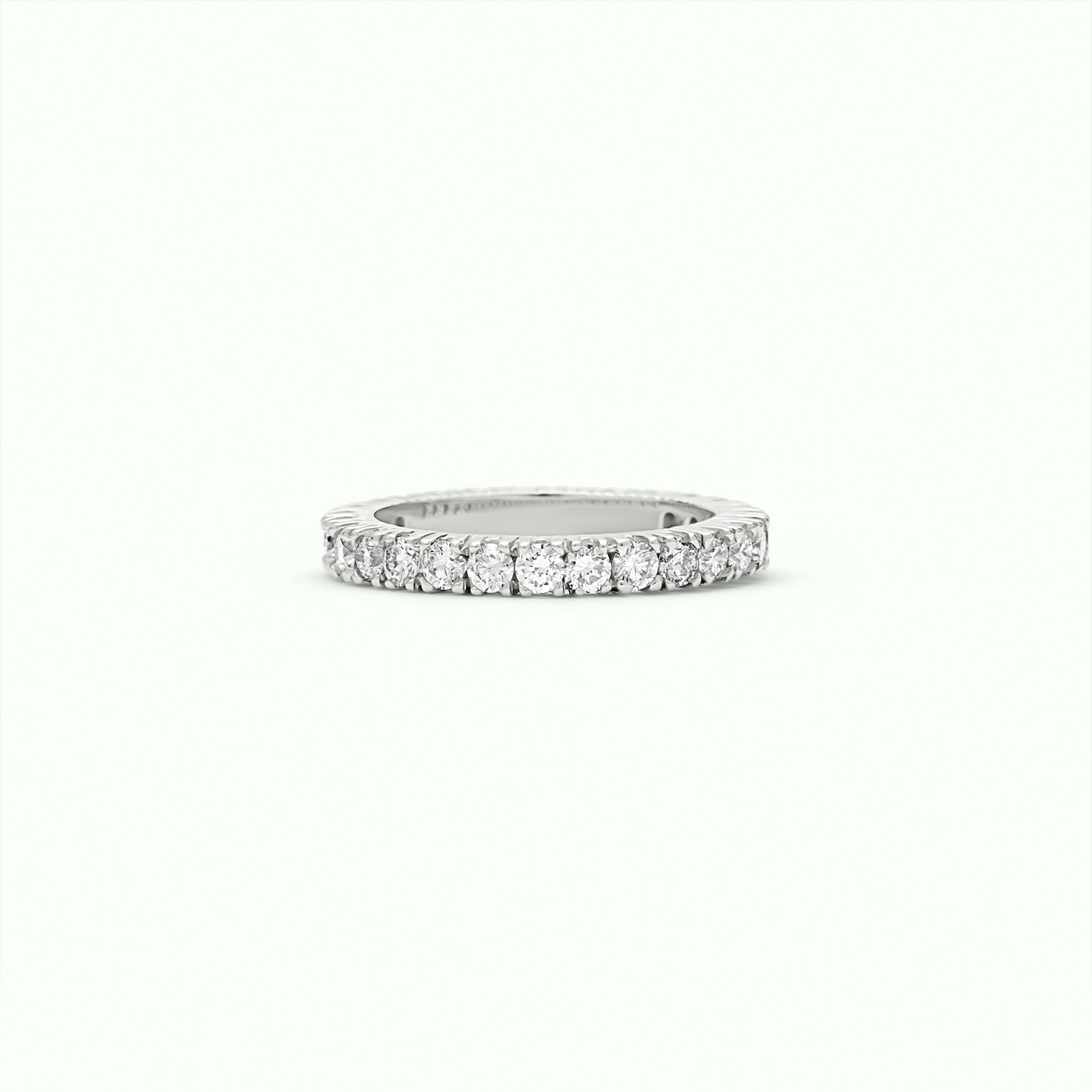 Alianza entera de oro blanco 18kt con diamantes talla brillante con un total de 1,20ct - CORONA