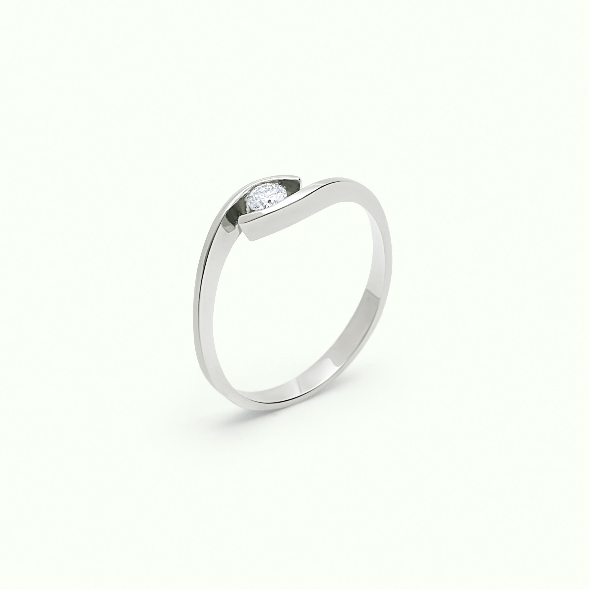 18kt Diamond Solitaire Ring Bow