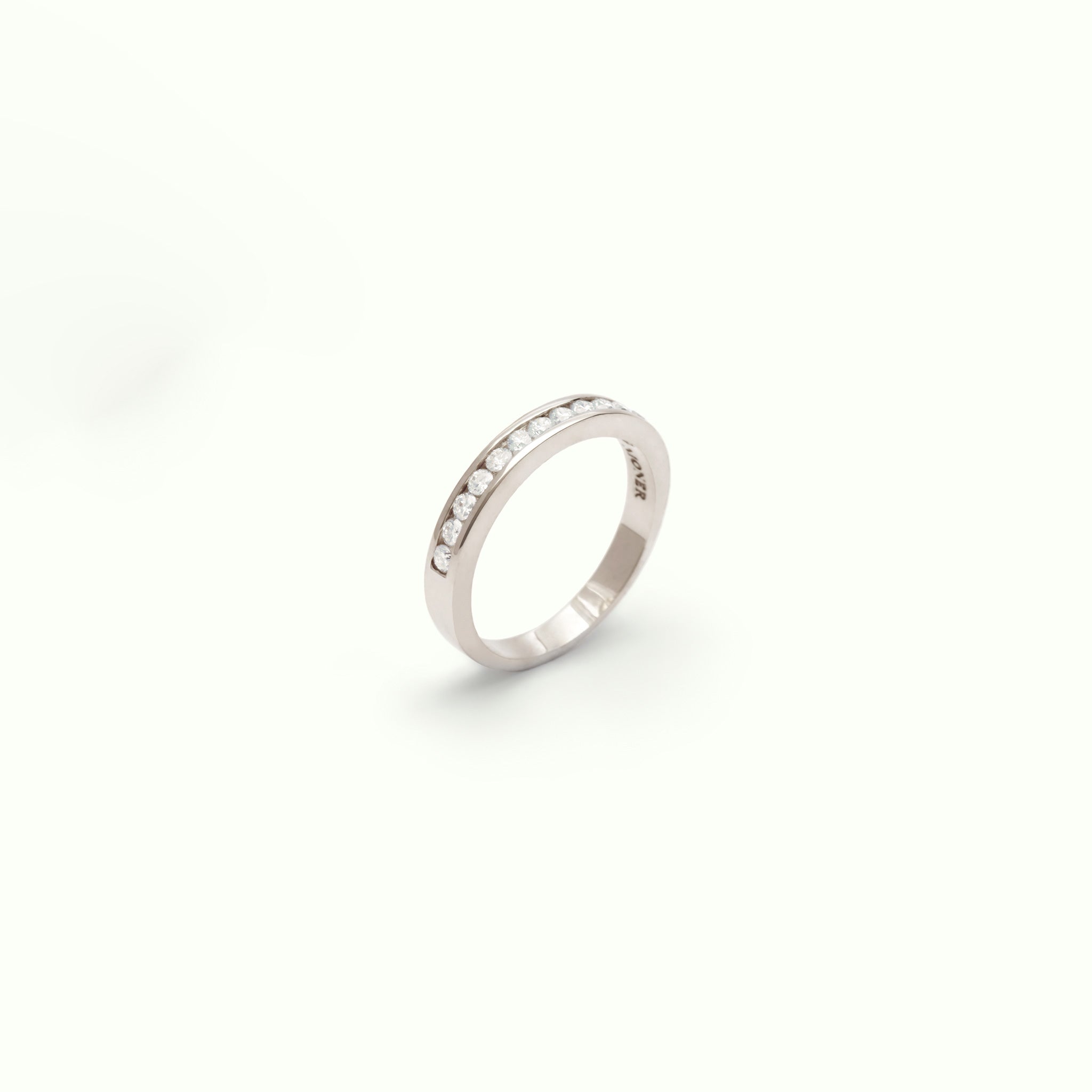 Media alianza de oro blanco 18kt con diamantes talla brillante con un total de 0,55ct - ERA