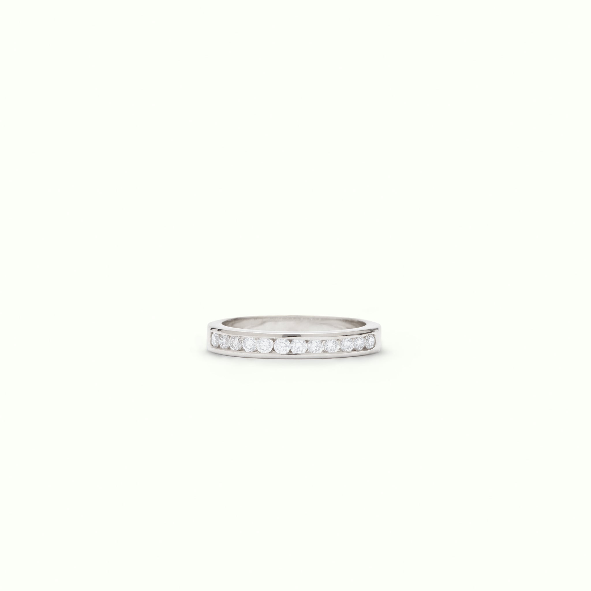 Media alianza de oro blanco 18kt con diamantes talla brillante con un total de 0,55ct - ERA
